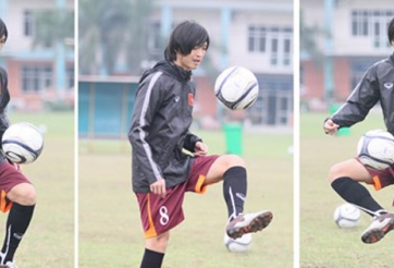 Tuấn Anh phô diễn kỹ thuật trong ngày đầu tập cùng U23 VN