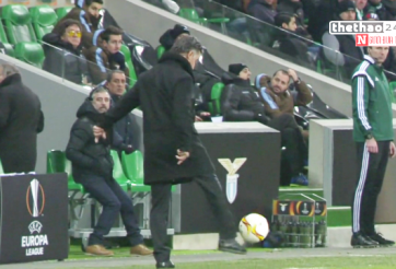 VIDEO: Pha đỡ bóng 1 chạm siêu dính của HLV tại Europa League