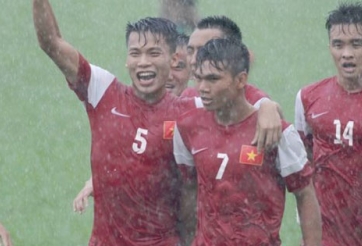 HLV Miura gọi bổ sung trung vệ từng 3 lần đứt dây chằng