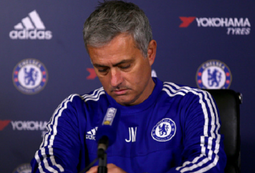 Mourinho bực bội khi bị hỏi về cuộc đua trụ hạng