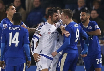 VIDEO: Khi Diego Costa bị kỷ lục gia Vardy 'dằn mặt'