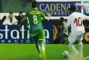 VIDEO: Pha xâu kim đối thủ tinh tế như có mắt sau lưng