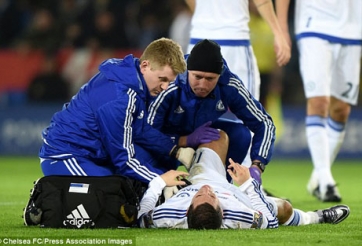 Tranh chấp với sao Barca, cầu thủ Trung Quốc gãy gập chân