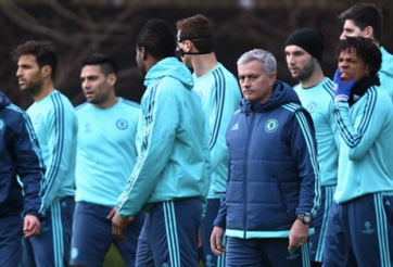 Mourinho tiếp tục lên tiếng 'dạy bảo' các học trò