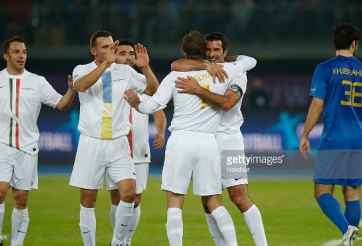 VIDEO: Màn phối hợp ghi bàn siêu đẳng của Figo - Beckham trong ngày tái xuất