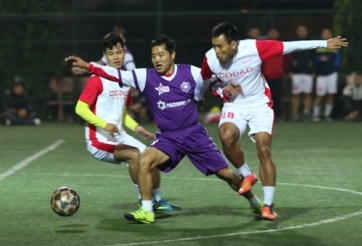 VIDEO: Danh thủ Hồng Sơn lập siêu phẩm sút phạt trên sân phủi Hà Nội