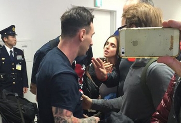 Messi bị fan River Plate mắng té tát tại sân bay