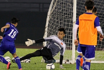 HLV Miura nổi cáu với hàng công của U23 Việt Nam