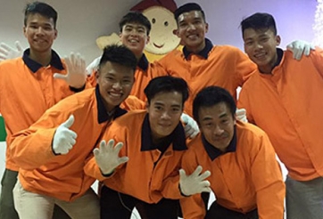 Xả trại, cầu thủ U23 VN rủ bác sĩ người Nhật... đi chơi