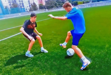 VIDEO: Tốp 10 pha lừa bóng lỗi siêu hài của năm 2015