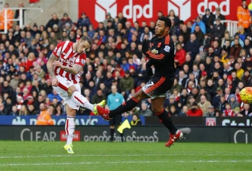 VIDEO: De Gea làm nền cho siêu phẩm rocket của Arnautovic