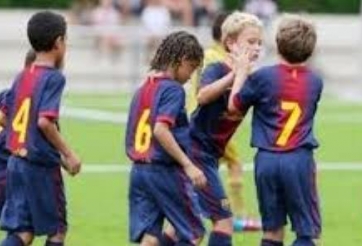 VIDEO: Siêu phẩm tiki taka điển hình từ lò đào tạo trẻ La Masia