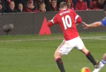 Rooney xin lỗi Oscar sau pha vào bóng thô bạo