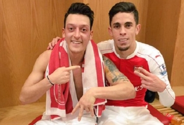 Lý giải màn ăn mừng độc đáo của Ozil