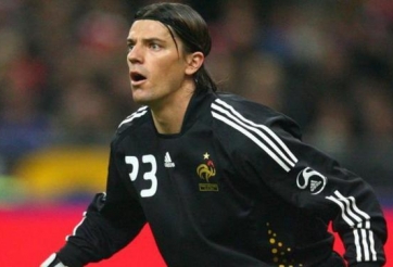 VIDEO: Thủ môn lao ra như Neuer và pha sửa lỗi không tưởng