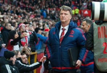 Van Gaal bỏ quên Martial, khen Rooney nức nở