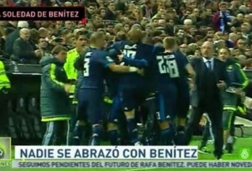 VIDEO: Cầu thủ Real bỏ mặc Benitez khi ăn mừng bàn thắng vào lưới Valencia