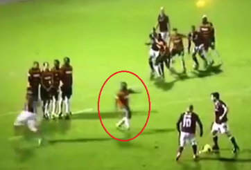 VIDEO: Tình huống không hiểu luật siêu hài của cầu thủ châu Phi