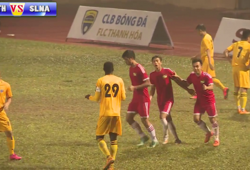 VIDEO: Ngọc Hải phản lưới, Sông Lam Nghệ An thua thảm FLC Thanh Hóa