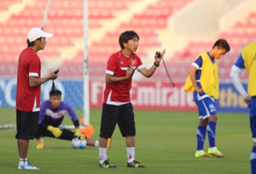 HLV Miura cử người thăm dò đối thủ ở tứ kết