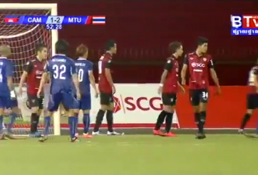 VIDEO: Bóng đá Campuchia gây sốc trước người Thái