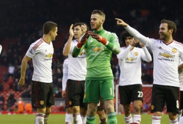HLV Van Gaal hạ thấp công lao của De Gea