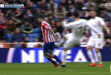 VIDEO: Ronald thoát thẻ dù chơi xấu cầu thủ Gijon