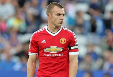 Man Utd chính thức chia tay tiền vệ trẻ