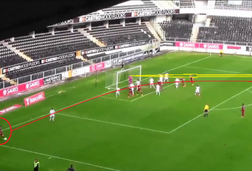 VIDEO: Màn phối hợp đá phạt chuẩn xác từng cm như Becks - Scholes