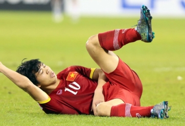 Công Phượng ở lại Qatar phẫu thuật chấn thương gãy xương