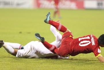 VIDEO: Tình huống va chạm khiến Công Phượng phải nhập viện