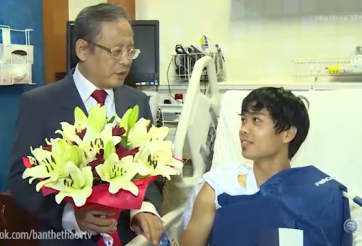 VIDEO: Đại sứ đặc mệnh toàn quyền Việt Nam thăm chúc mừng sinh nhật Công Phượng