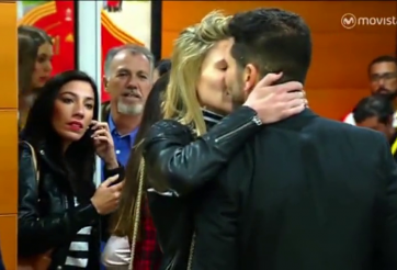 VIDEO: Diego Simeone hôn đắm đuối fan nữ xinh đẹp