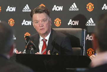 HLV Louis van Gaal bất ngờ bỏ về Hà Lan