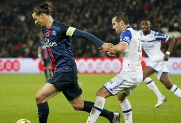 VIDEO: Pha tâng bóng như trêu ngươi hàng thủ đối phương của Ibrahimovic