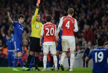 VIDEO: Diego Costa lần thứ 2 trong mùa giải khiến Arsenal nhận thẻ đỏ