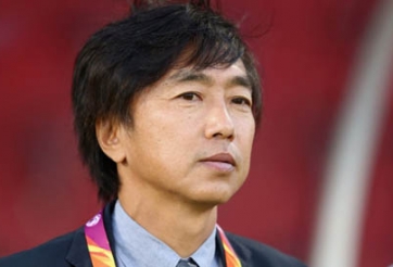 VFF đền bù hơn nửa tỷ đồng cho HLV Miura