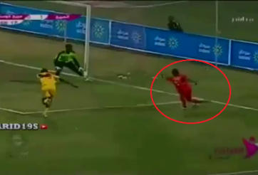 VIDEO: Cú rabona thành bàn từ góc sút không thể tin nổi