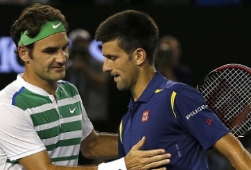 Federer so sánh Djokovic với huyền thoại Agassi