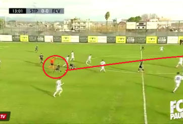 VIDEO: Cú sút phạt thành bàn hy hữu từ khoảng cách 60m