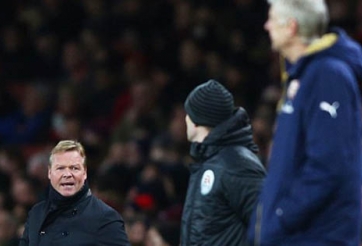 HLV Wenger cãi lộn với Koeman trong đường hầm