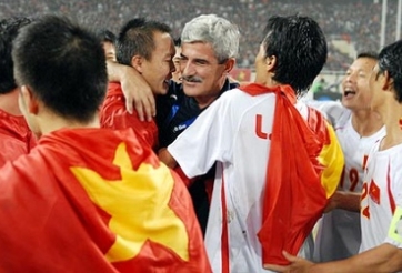 Calisto sẵn sàng ngồi 'ghế nóng' nếu VFF ngỏ lời