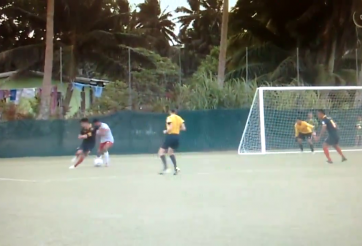 VIDEO: Pha đánh gót xỏ háng và ghi bàn mãn nhãn ở cúp C1 châu Úc