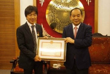 Điểm tin tối 4/2: HLV Miura nhận kỷ niệm chương, Công Phượng trục trặc visa