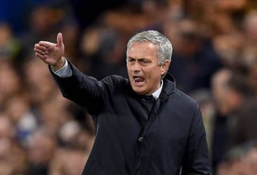 HLV Mourinho tiến gần tới chiếc ghế nóng của MU