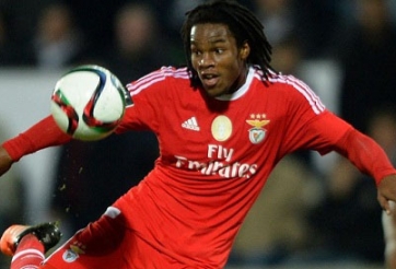 M.U nâng giá mua 'Ronaldinho' mới