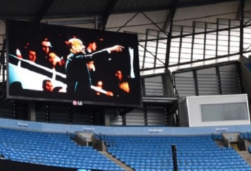 Pep Guardiola bất ngờ xuất hiện ở Etihad