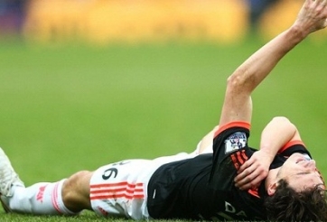 Darmian chấn thương nặng, M.U mất hết hậu vệ cánh