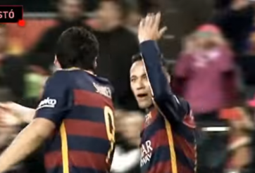 VIDEO: Toàn cảnh tình huống Suarez giành cơ hội của Neymar khi Messi sút pen