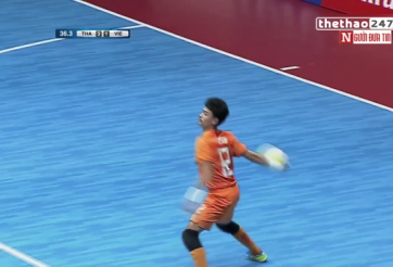 VIDEO: Pha câu giờ tinh quái của thủ môn Thái Lan trước Việt Nam